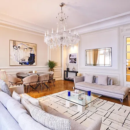 Chic Haussmann Lägenhet Paris