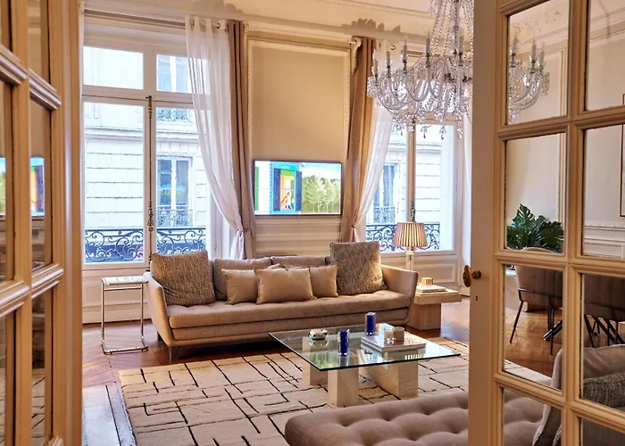 Chic Haussmann Lägenhet