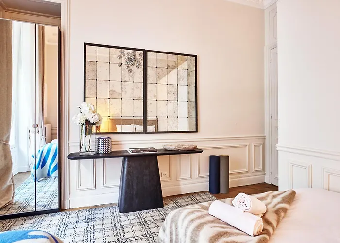 Chic Haussmann Lägenhet
