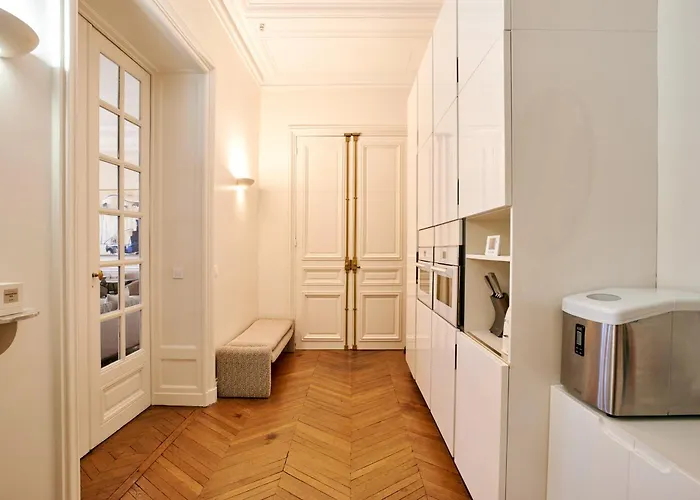 Chic Haussmann Lägenhet