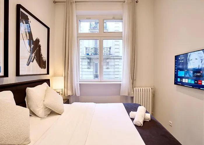 Chic Haussmann Lägenhet *