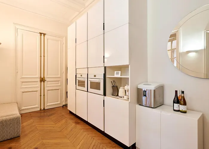 Chic Haussmann Lägenhet *