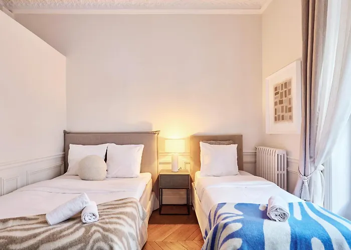 Chic Haussmann Lägenhet