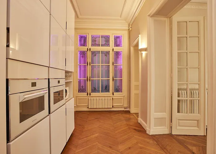 Apartment Chic Haussmann Paris