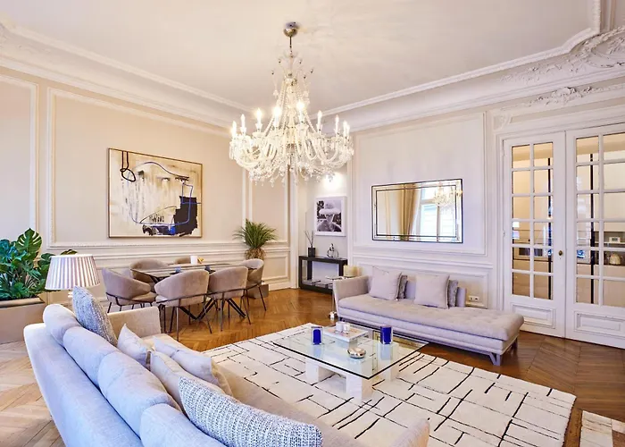 Chic Haussmann Apartment *