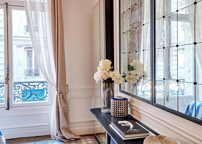 Apartment Chic Haussmann Paris