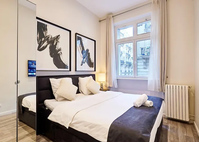Apartment Chic Haussmann Paris