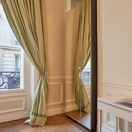 Chic Haussmann Paris